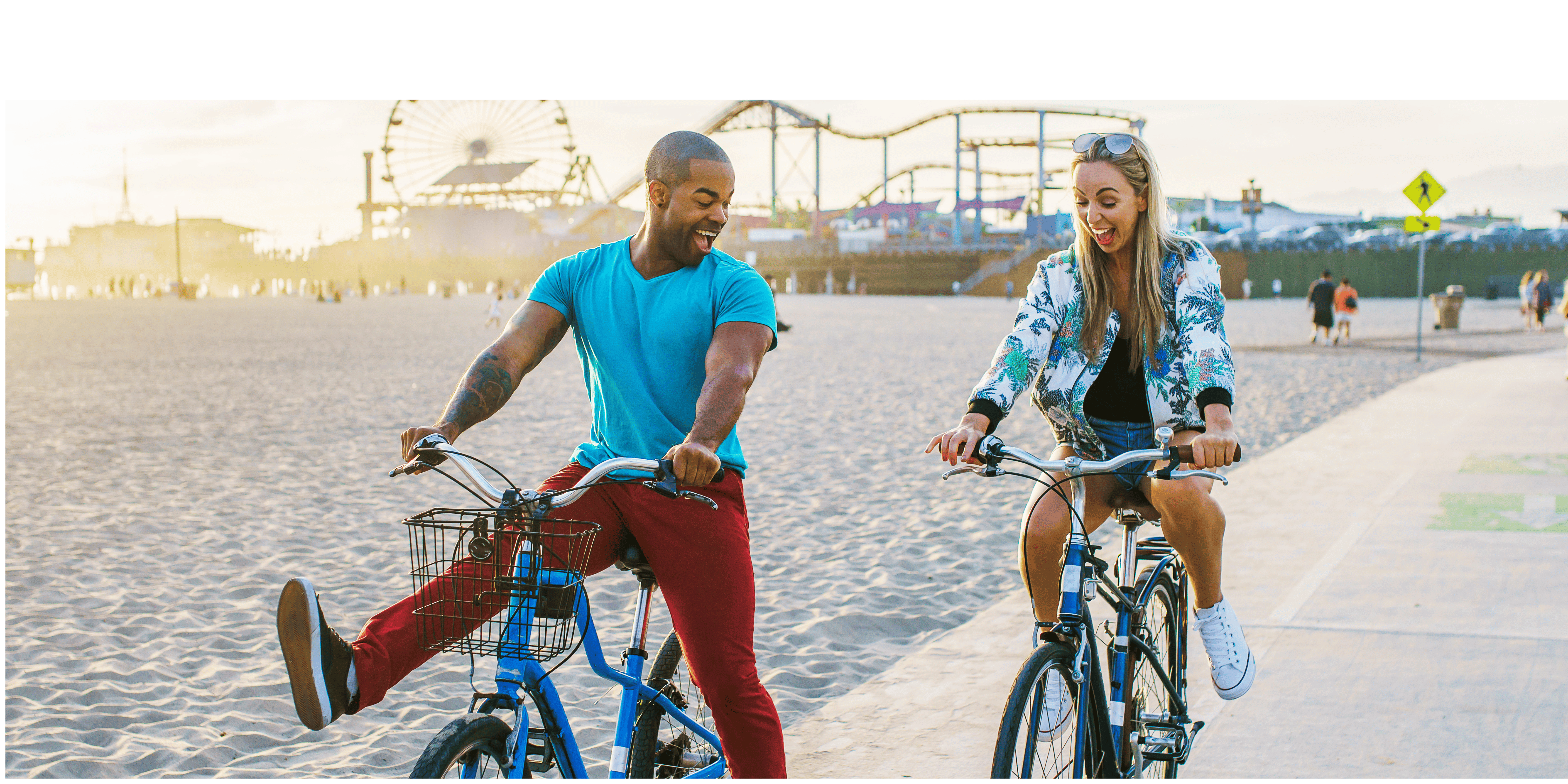 CoupleRidingBikes_LifeSmile (1)
